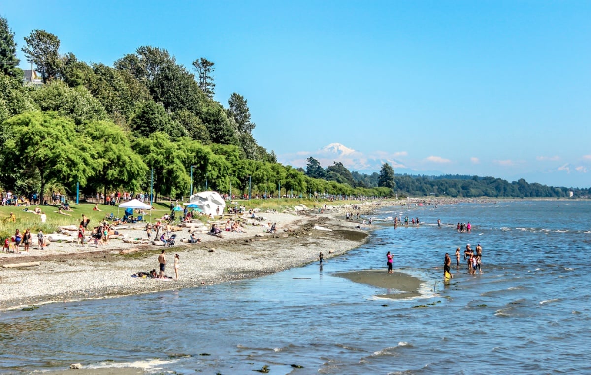 A Day at the Beach: Discovering the Benefits of Taking Your Family to White Rock Beach